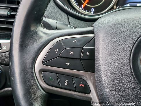 Used 2019 Jeep Cherokee Limited image 14