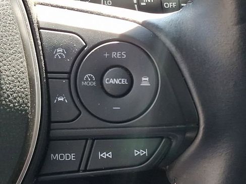 Used 2023 Toyota Corolla Cross XLE w/ Convenience Package image 21