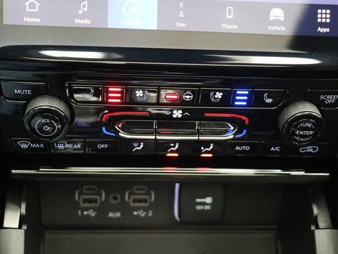 Used 2023 Jeep Grand Cherokee L Limited w/ Luxury Tech Group II image 25