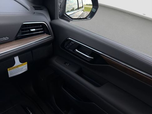 New 2026 Chevrolet Tahoe High Country AWD/4WD image 17