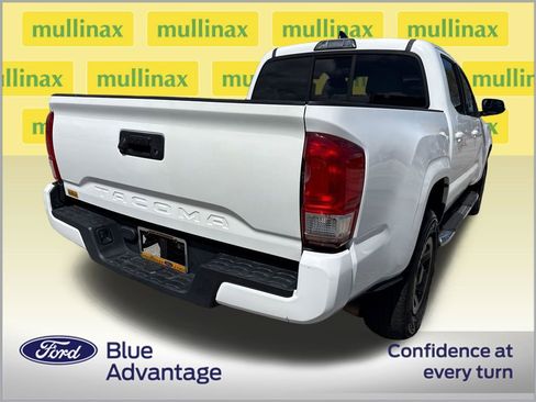 Used 2017 Toyota Tacoma SR image 4