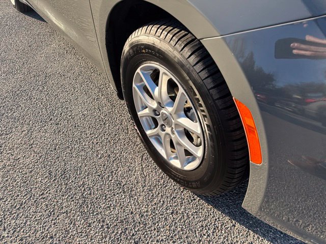 Used 2023 Chrysler Pacifica Touring-L FWD image 38