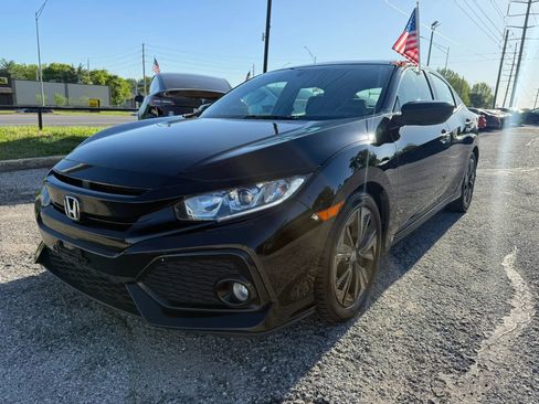 Used 2018 Honda Civic EX image 9