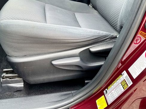 Used 2019 Toyota Highlander LE FWD image 17