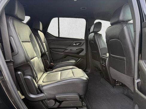 Used 2022 Chevrolet Traverse LT image 18