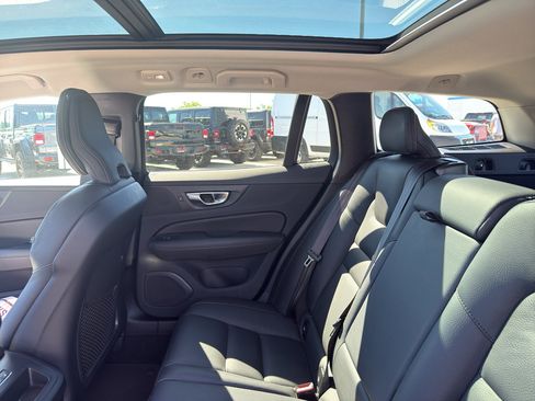Used 2025 Volvo V60 B5 Cross Country Plus AWD/4WD image 31