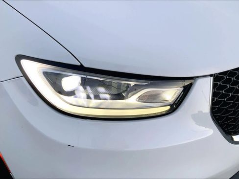 Used 2022 Chrysler Pacifica Limited FWD image 26
