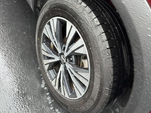 Used 2023 Nissan Rogue SV image 9