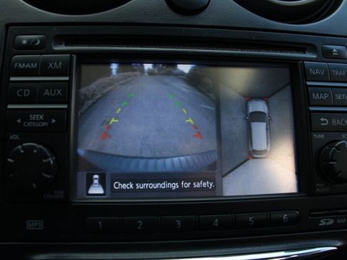 Used 2010 Chevrolet Traverse LTZ AWD/4WD image 10