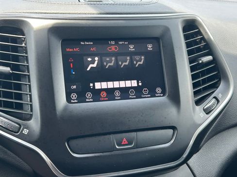 Used 2019 Jeep Cherokee Latitude w/ Popular Appearance Group FWD image 25