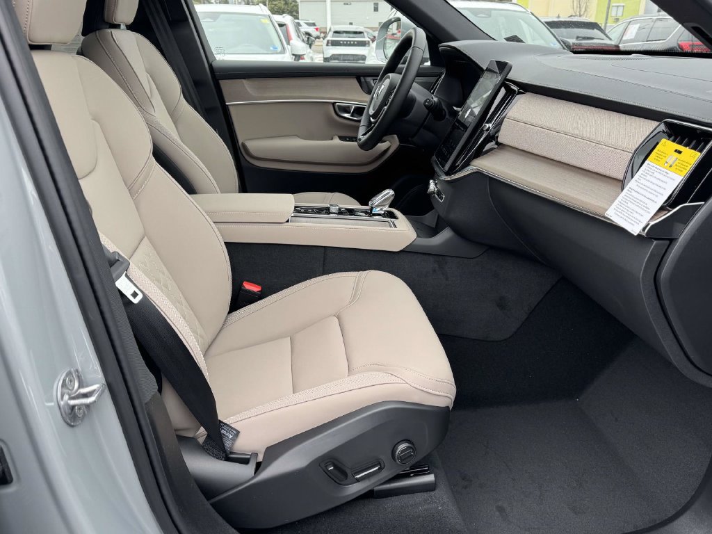 New 2026 Volvo XC90 T8 Plus w/ Protection Package Premier AWD/4WD image 12