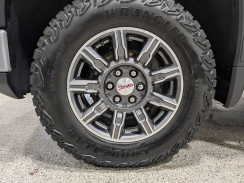 Used 2024 GMC Sierra 1500 AT4 w/ AT4 Preferred Package image 11