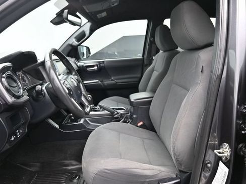 Used 2019 Toyota Tacoma TRD Sport AWD/4WD image 6