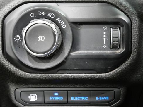 Used 2023 Jeep Wrangler Unlimited Sahara w/ Cold Weather Group AWD/4WD image 15