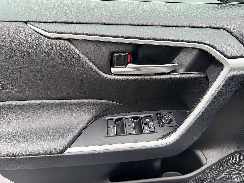 Certified 2025 Toyota RAV4 XLE AWD/4WD image 9