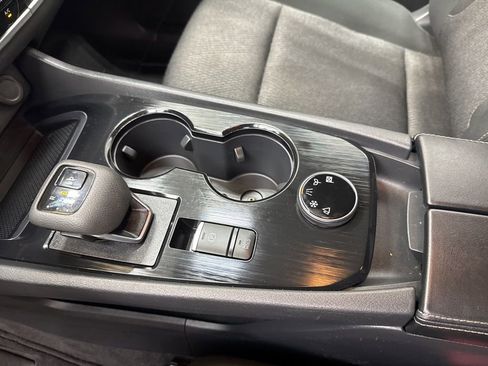 Used 2024 Nissan Rogue SV image 26