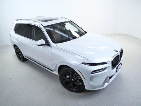 Used 2026 BMW X7 xDrive40i AWD/4WD image 4