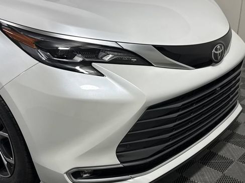 New 2026 Toyota Sienna Platinum AWD/4WD image 12