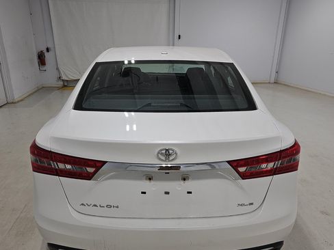 Used 2018 Toyota Avalon XLE FWD image 4