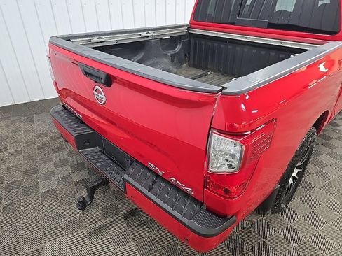 Used 2021 Nissan Titan SV w/ SV Convenience Package image 11