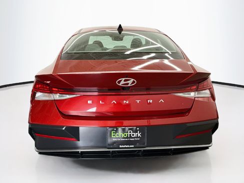 Used 2025 Hyundai Elantra SEL FWD image 7