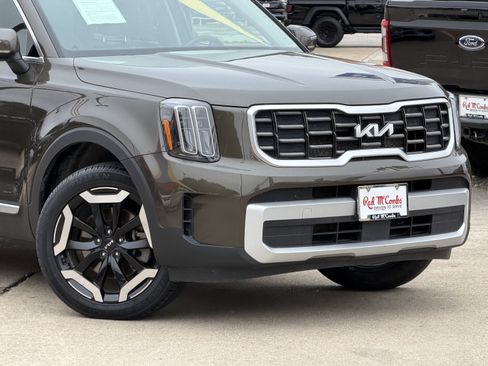 Used 2025 Kia Telluride S FWD image 2