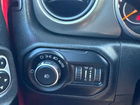 Used 2018 Jeep Wrangler Unlimited Sport S AWD/4WD image 26