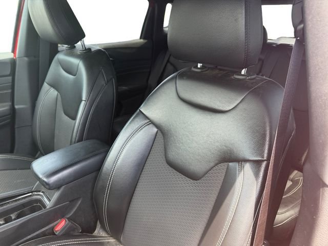 Certified 2023 Jeep Compass Latitude w/ Sun and Sound Group AWD/4WD image 12