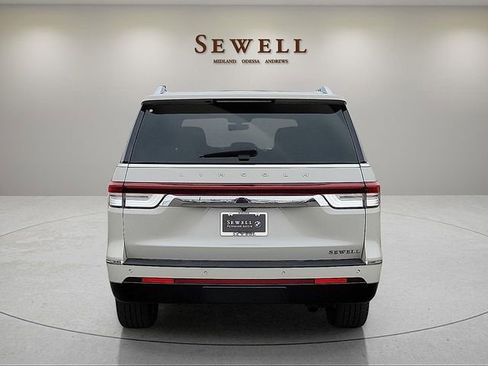 Used 2024 Lincoln Navigator L Reserve AWD/4WD image 4