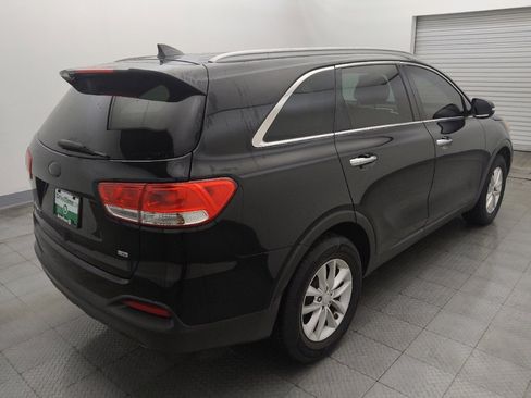 Used 2018 Kia Sorento FWD image 9