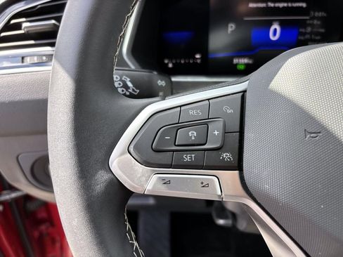 Used 2023 Volkswagen Tiguan SE w/ Panoramic Sunroof Package image 17