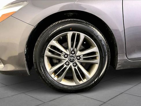 Used 2016 Toyota Camry SE image 10
