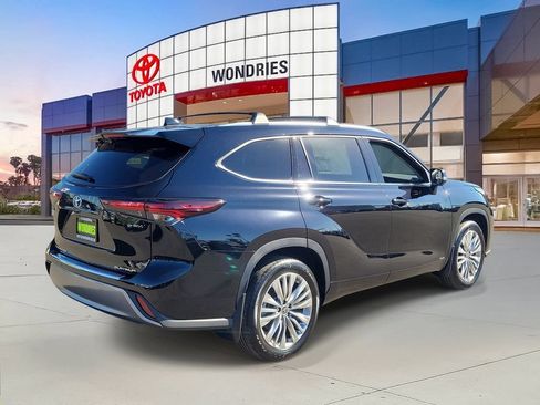 New 2026 Toyota Highlander Platinum AWD/4WD image 4