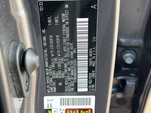 Certified 2024 Toyota Highlander LE image 37