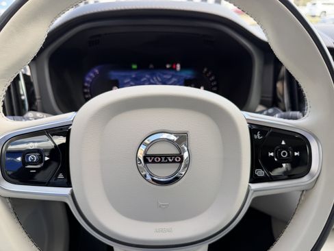 Certified 2023 Volvo XC60 B5 Ultimate image 31