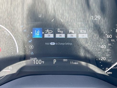 Used 2026 Toyota Sienna XLE FWD image 4