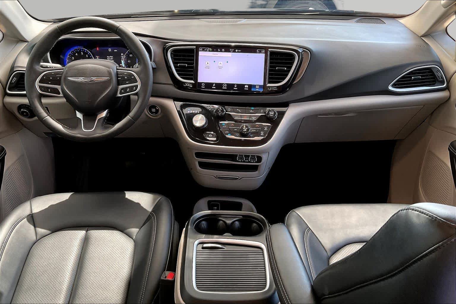 Used 2024 Chrysler Pacifica Touring-L FWD image 15