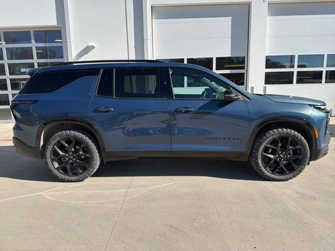 Used 2024 Chevrolet Traverse RS image 5