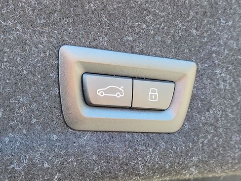 New 2026 BMW 330i Sedan w/ M Sport Package image 7