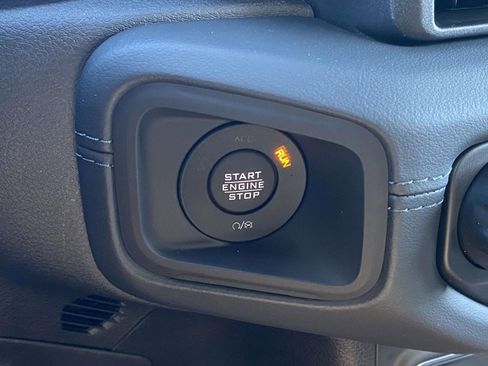 New 2025 Jeep Gladiator Sport image 25