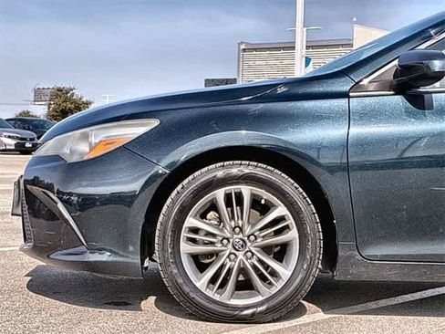 Used 2016 Toyota Camry SE image 14