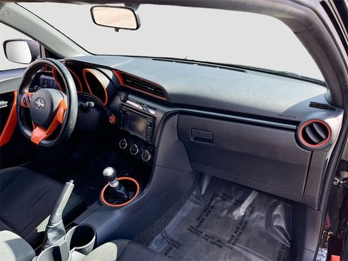 Used 2015 Scion tC image 27
