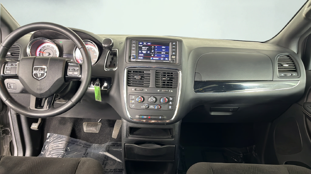 Used 2018 Dodge Grand Caravan SE FWD image 19