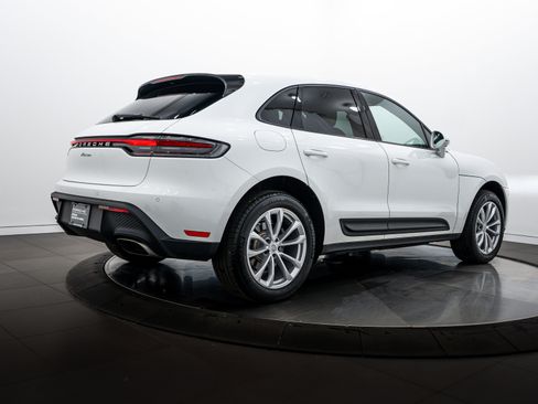 Certified 2026 Porsche Macan AWD/4WD image 7