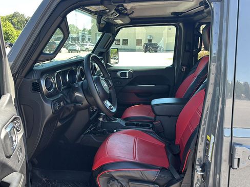 Used 2023 Jeep Gladiator Overland image 10