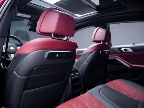 Used 2025 BMW X6 xDrive40i w/ Executive Package image 70