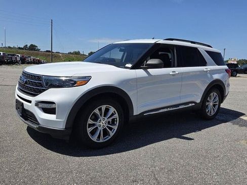 Certified 2020 Ford Explorer XLT w/ Equipment Group 202A RWD image 3