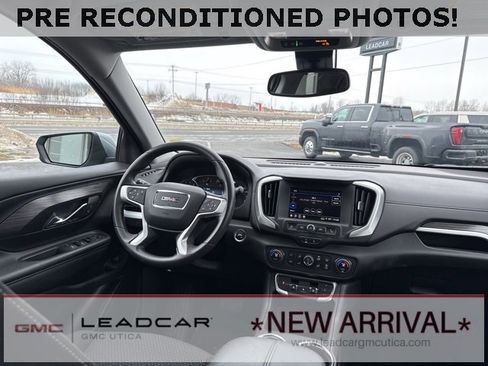 Used 2024 GMC Terrain SLE w/ Driver Convenience Package image 17