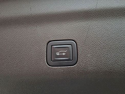 Used 2021 GMC Yukon Denali w/ Denali Ultimate Package AWD/4WD image 42