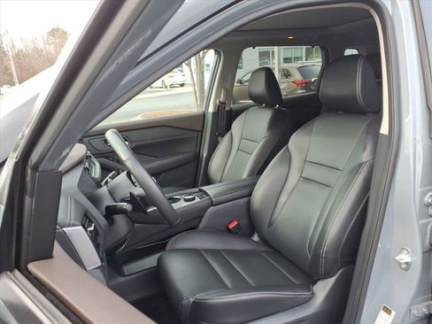 Used 2023 Nissan Rogue SL w/ SL Premium Package image 3